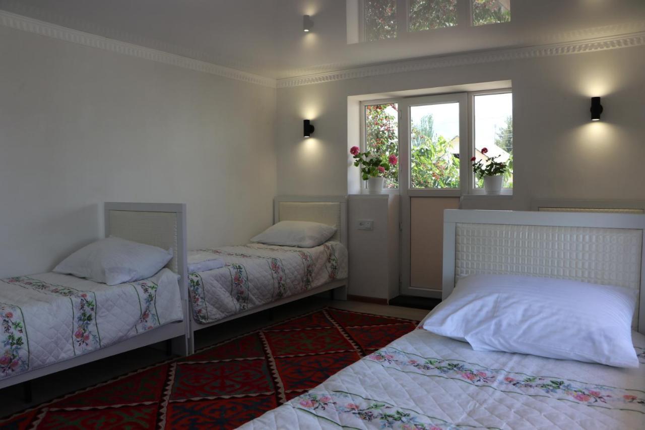 Guest House Akbermet Bokonbayevo エクステリア 写真